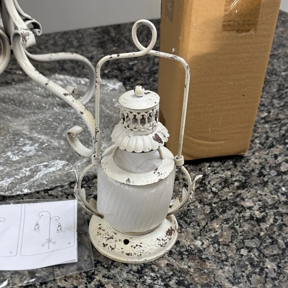 Distressed Lantern Stand with lanterns NEW
